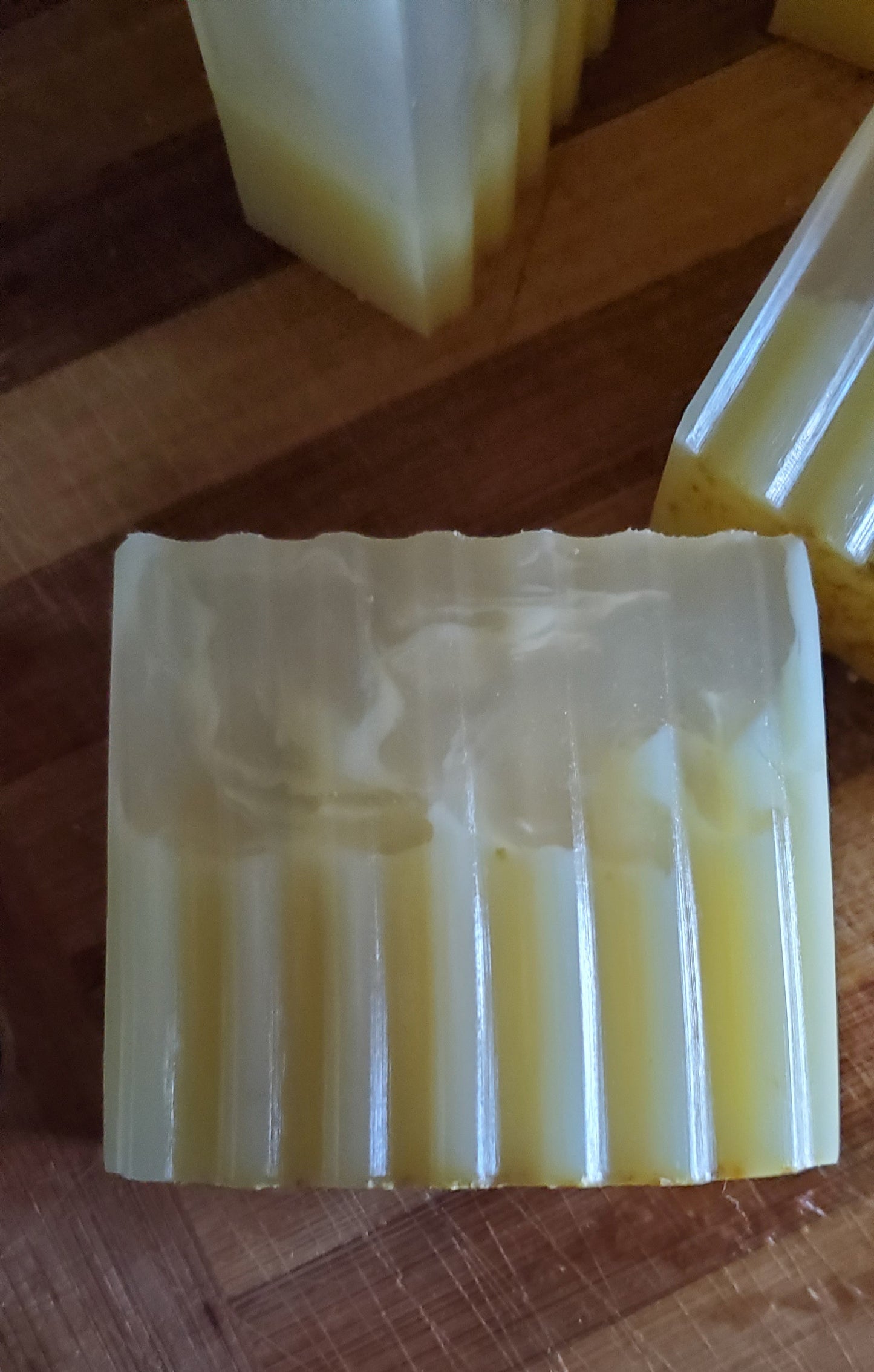 Golden Clarity – Shea Butter & Lemongrass Cologne Soap