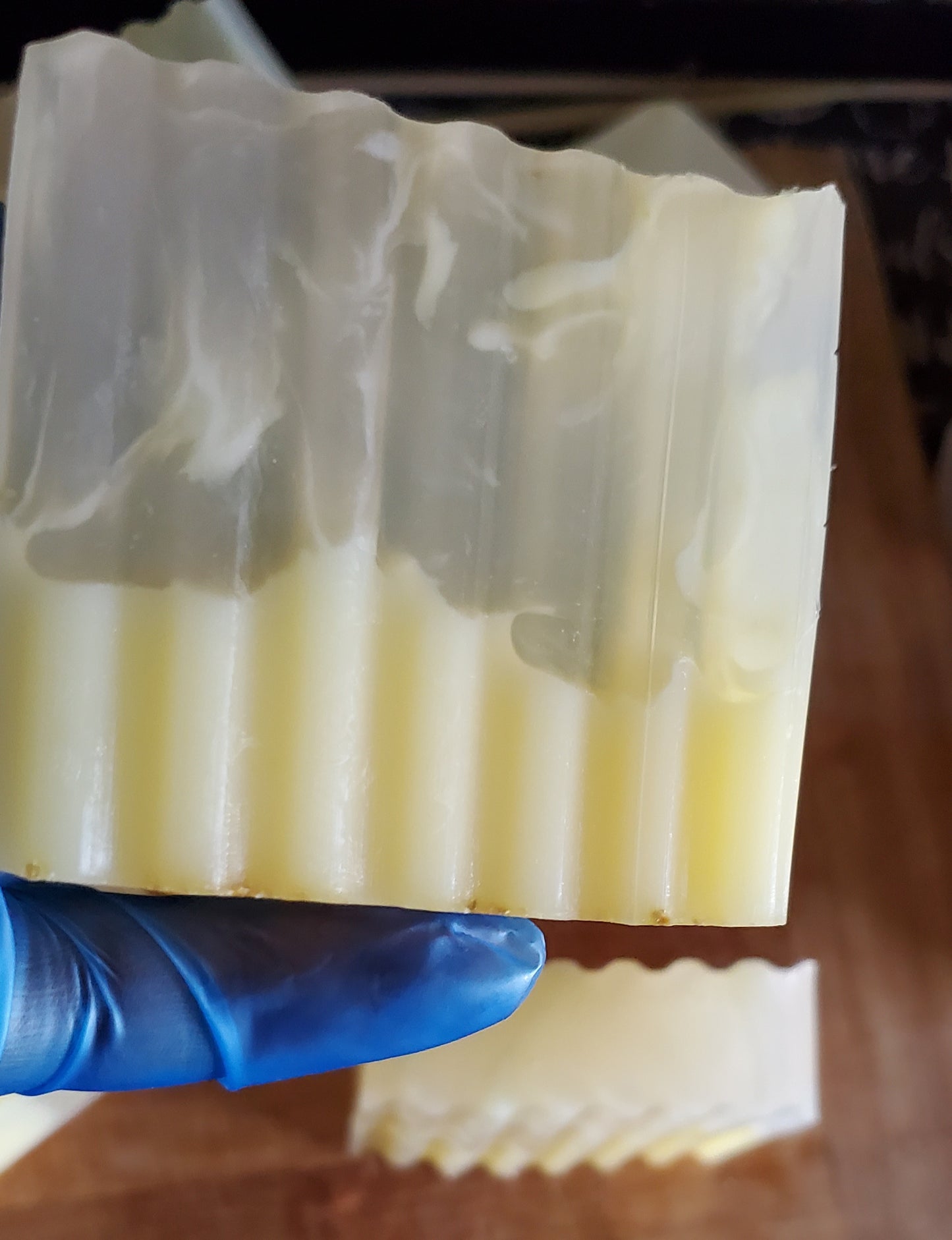 Golden Clarity – Shea Butter & Lemongrass Cologne Soap