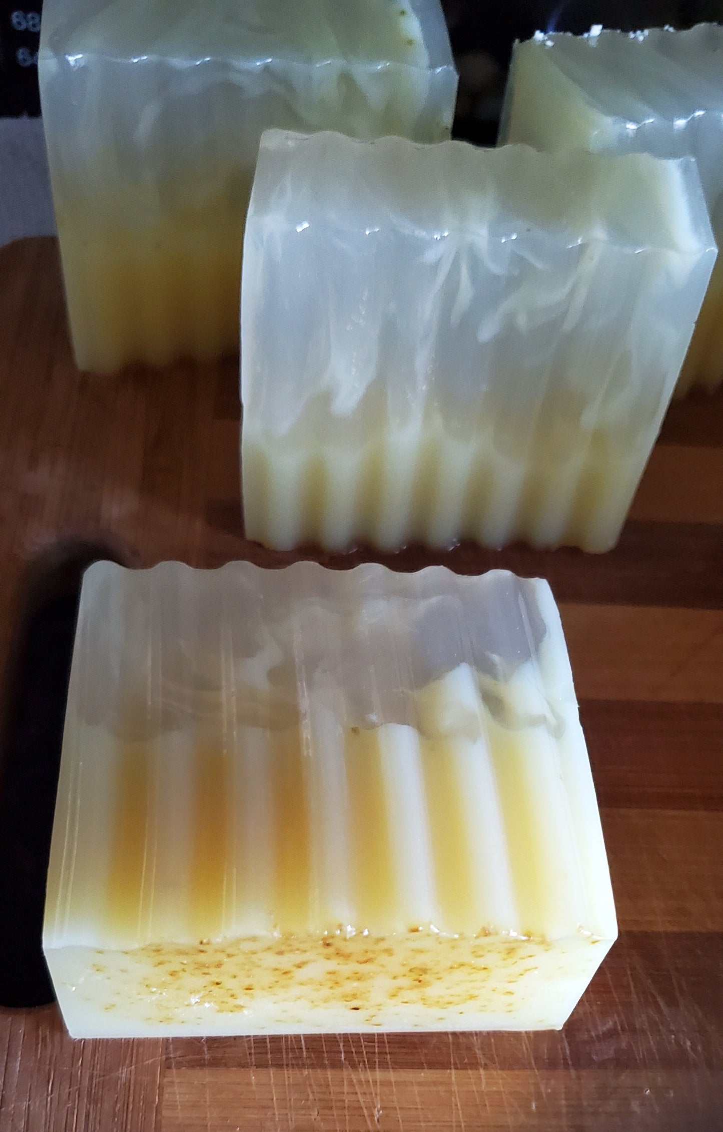 Golden Clarity – Shea Butter & Lemongrass Cologne Soap
